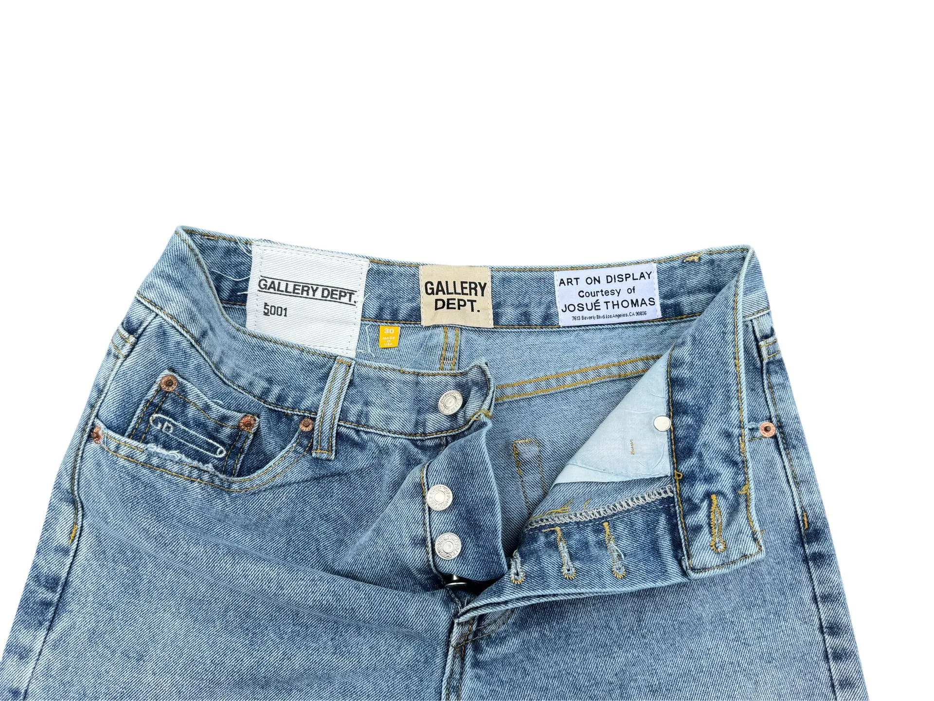 P260💰G88 GALLERY DEPT. Denim splicing flame🔥flare pants washed distressed splicing jeans GALLERY is attracted by these bell-bottom pants. Whether it is a reset of Carhartt or Levis, it has created a strong brand style. Since these pants are modified from rare vintage, the production capacity is limited. Therefore, after many icons wore them, these pants were once hard to find. Later, perhaps due to the improvement of GD's business in the past two years and the expansion of production lines, the brand itself lowered the price, so I can't wait any longer for these pants this year and will definitely buy them. During the process of the denim washing plant, the owner of the washing plant helped introduce a boss who had worked for Levi's foundry and started his own business. This also paved the way for the following styles. Therefore, Levi's remodeled single product for the base plate is really familiar. Whether it is the fabrics supplied or the lathes used in production, there is nothing to choose from. -Color: blue -Size: S-XXL (corresponding to 28-36)